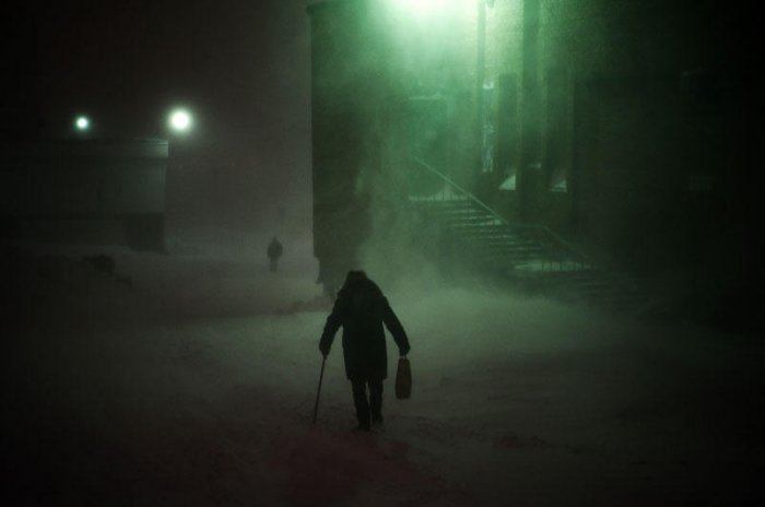 одна из улиц Норильска в вечернее время